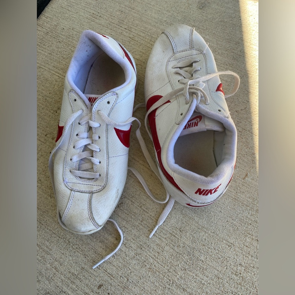 NIKE Stamina Red Swoosh Cheer Shoes Sneakers, Size 9 - Picture 4 of 7